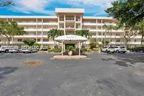 3970 Oaks Clubhouse Dr # 302, Pompano Beach FL 33069