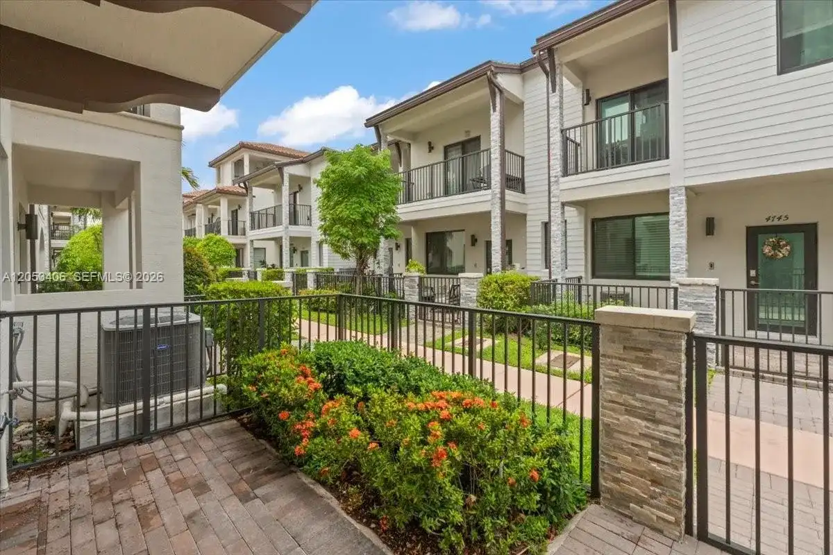 4746 NW 83rd Pkwy, Doral FL 33166