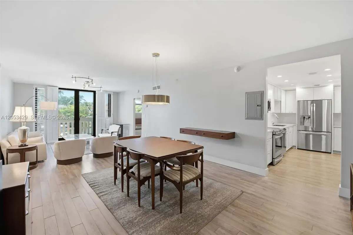 90 Edgewater Dr # 225, Coral Gables FL 33133