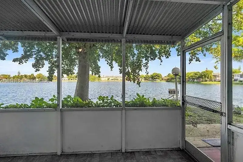 19000 NE 3rd Ct # 405, Miami FL 33179 photo 2