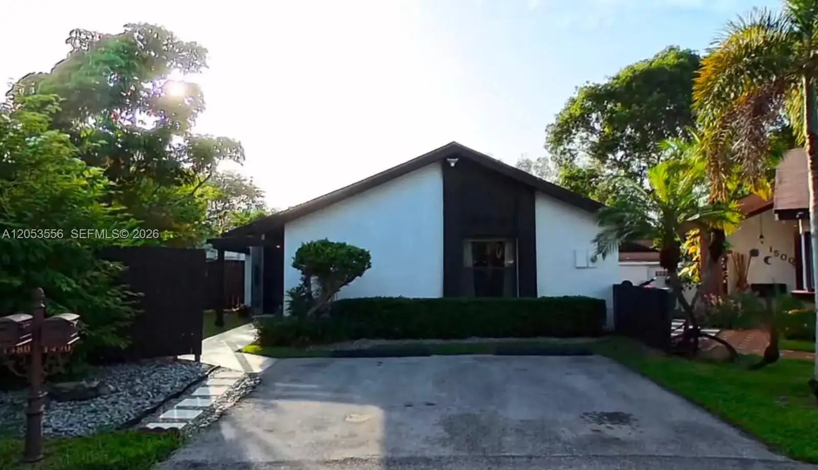 1490 Flamingo Ct, Pembroke Pines FL 33026