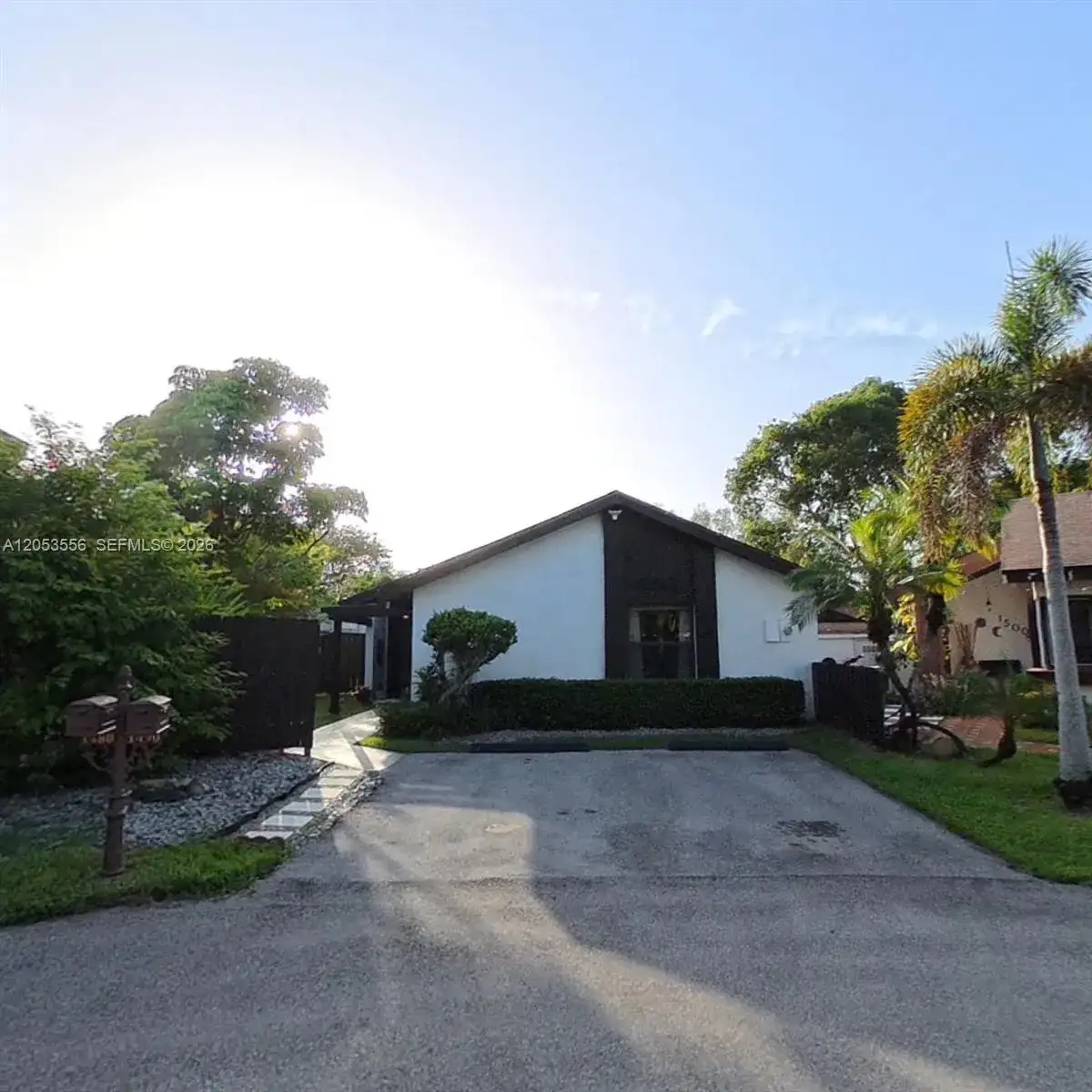 1490 Flamingo Ct, Pembroke Pines FL 33026 photo 2