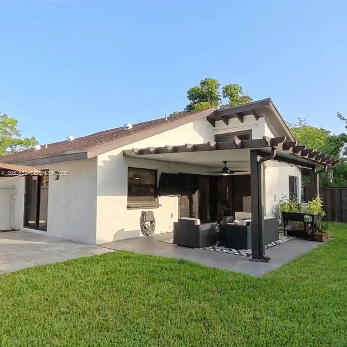 1490 Flamingo Ct, Pembroke Pines FL 33026 photo 4