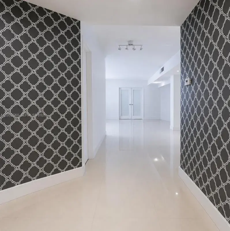 825 Brickell Bay Dr # 1151, Miami FL 33131