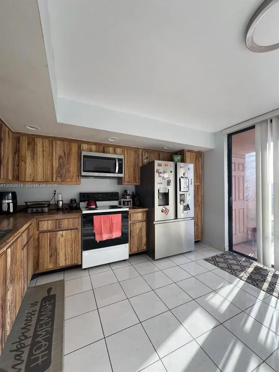 8615 NW 8th St # 414, Miami FL 33126