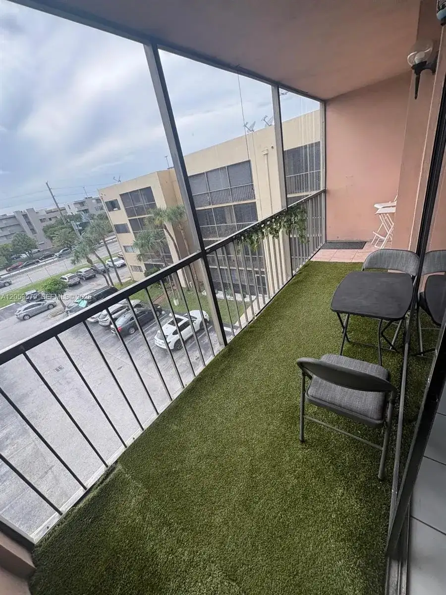 8615 NW 8th St # 414, Miami FL 33126 photo 5