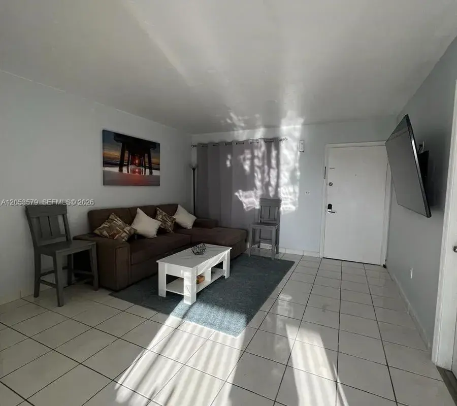 8615 NW 8th St # 414, Miami FL 33126