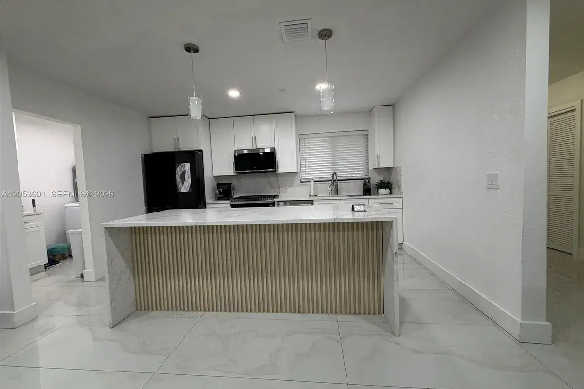 4700 NW 1st Ct, Plantation FL 33317