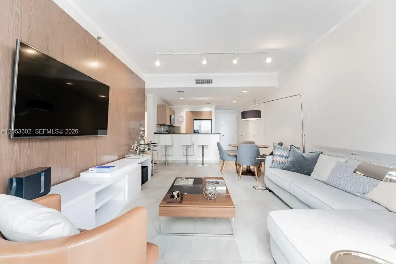 1060 Brickell Ave # 1507, Miami FL 33131 photo 2