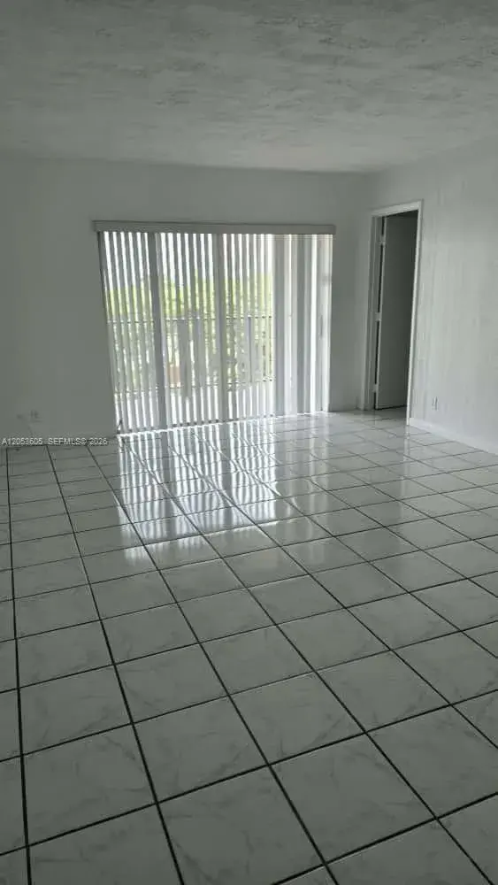 13707 Kendale Lakes Cir, Miami FL 33183