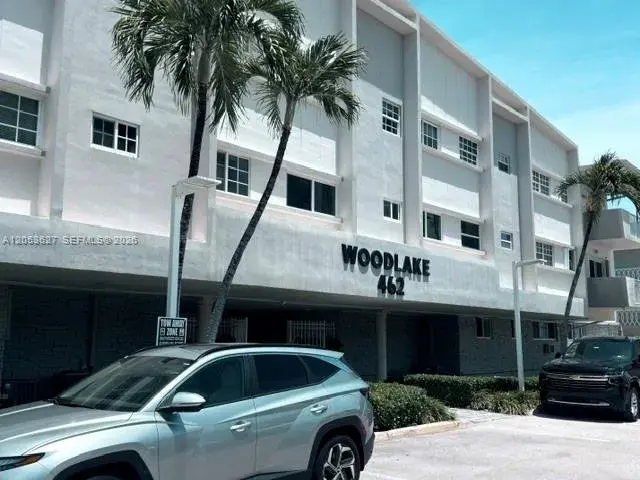 462 Golden Isles Dr # 203, Hallandale Beach FL 33009