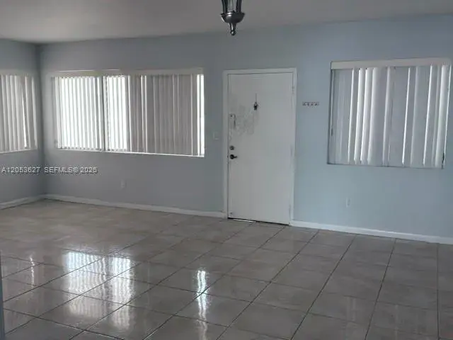 462 Golden Isles Dr # 203, Hallandale Beach FL 33009