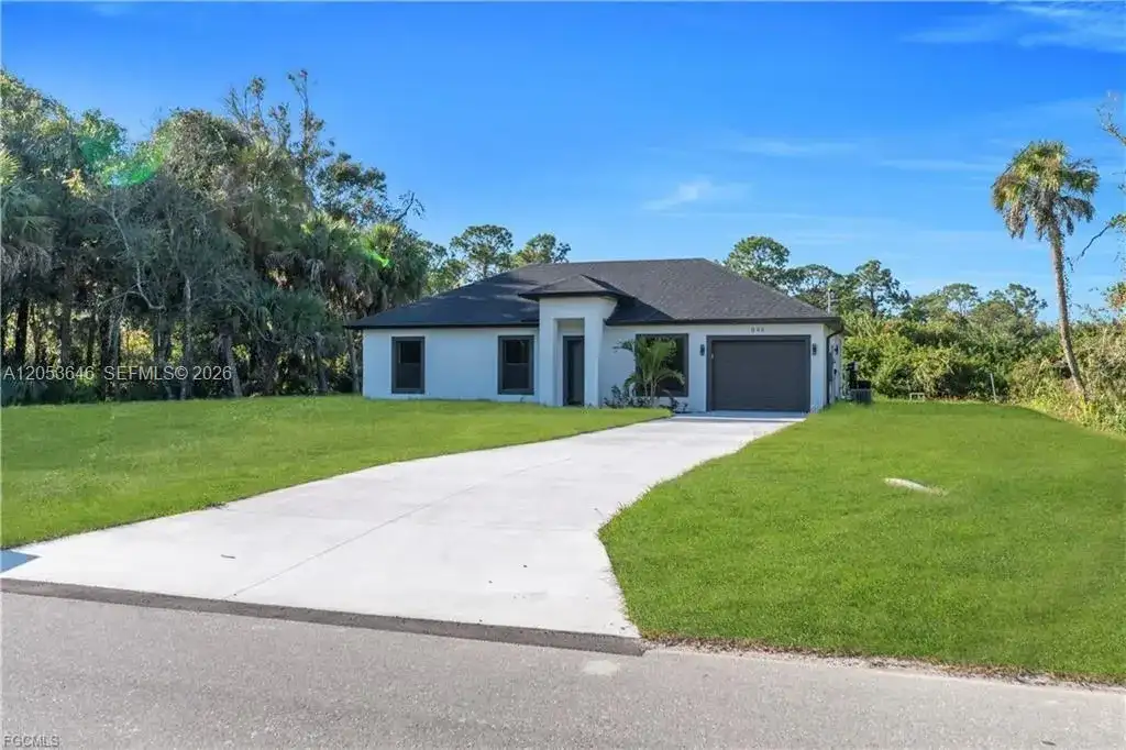 644 Woodcrest DR, Lehigh Acres FL 33972 photo 3