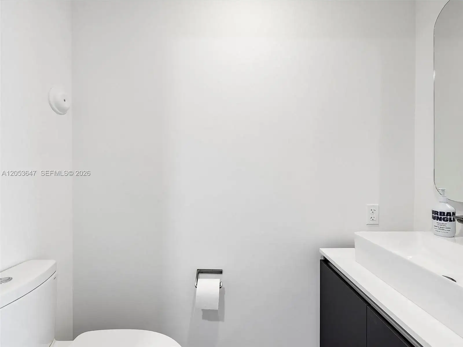 227 NE 2nd St # 2706, Miami FL 33132 photo 3