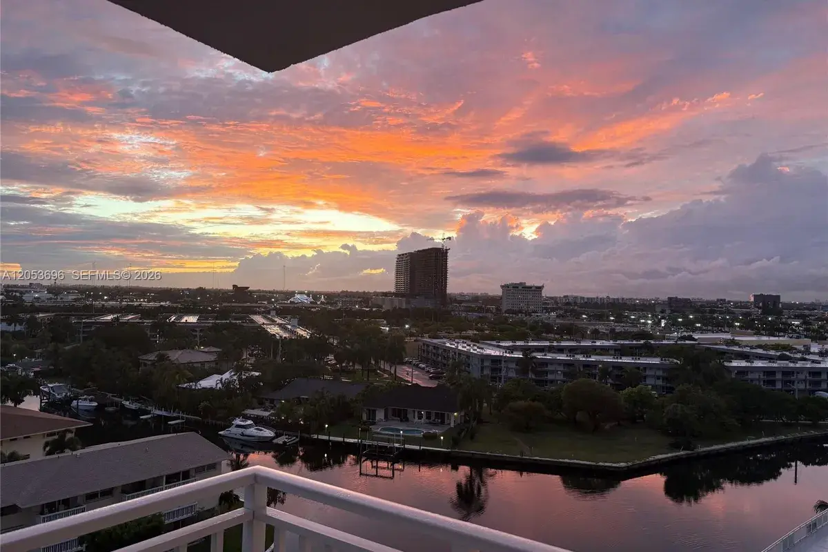 427 Golden Isles Dr # 10D, Hallandale Beach FL 33009