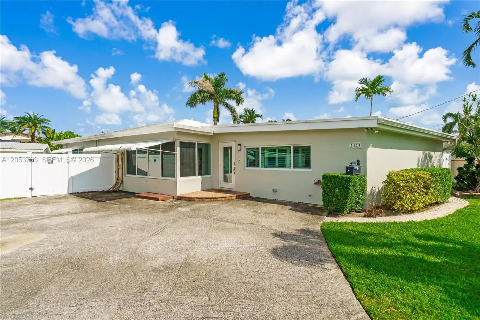 2424 NE 18th Ave, Wilton Manors FL 33305