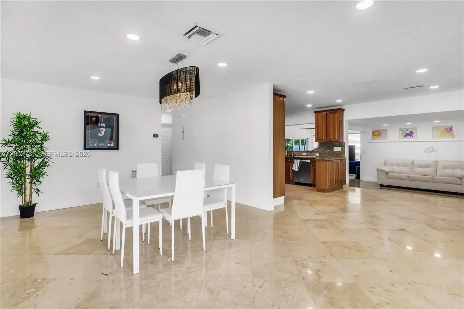 2424 NE 18th Ave, Wilton Manors FL 33305 photo 3