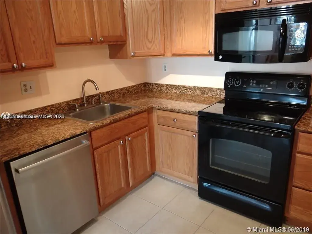 2741 Taft St # 206, Hollywood FL 33020