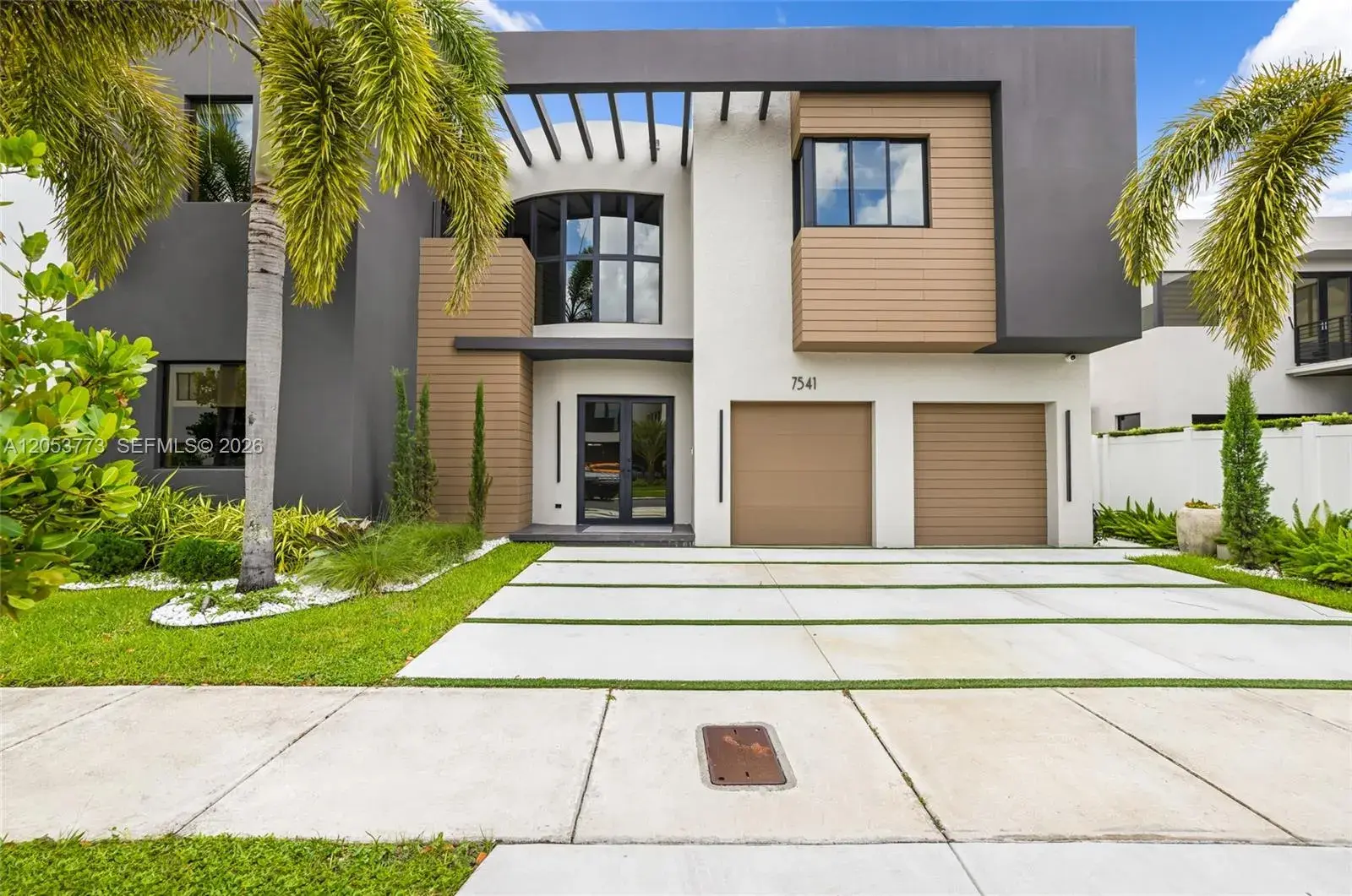 7541 NW 100th Ave, Doral FL 33178