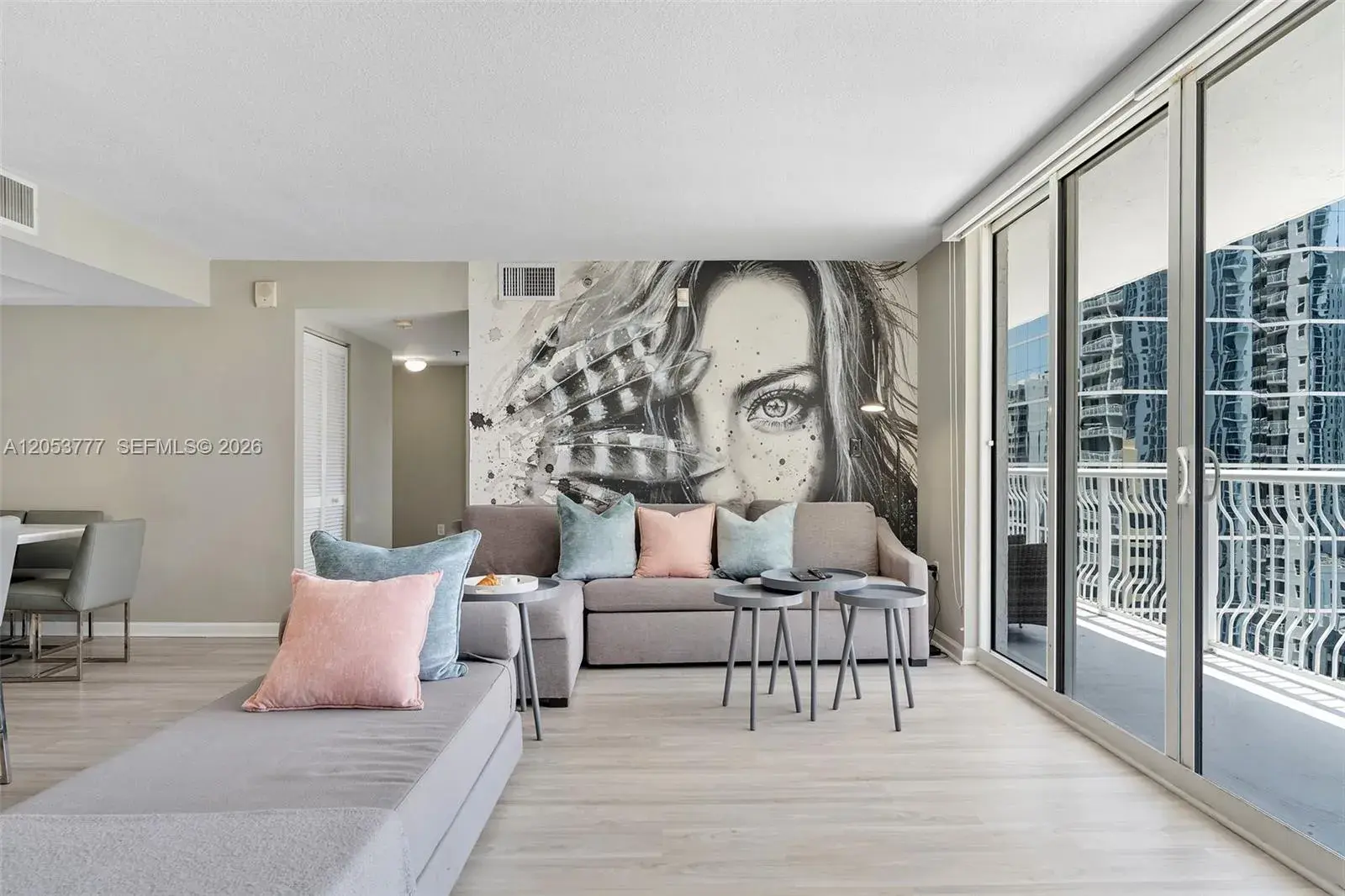 1200 Brickell Bay Dr # 2423, Miami FL 33131