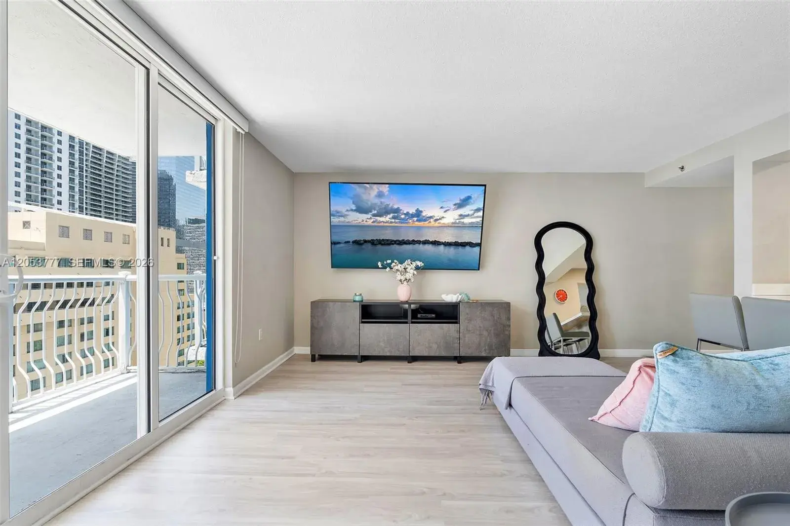 1200 Brickell Bay Dr # 2423, Miami FL 33131