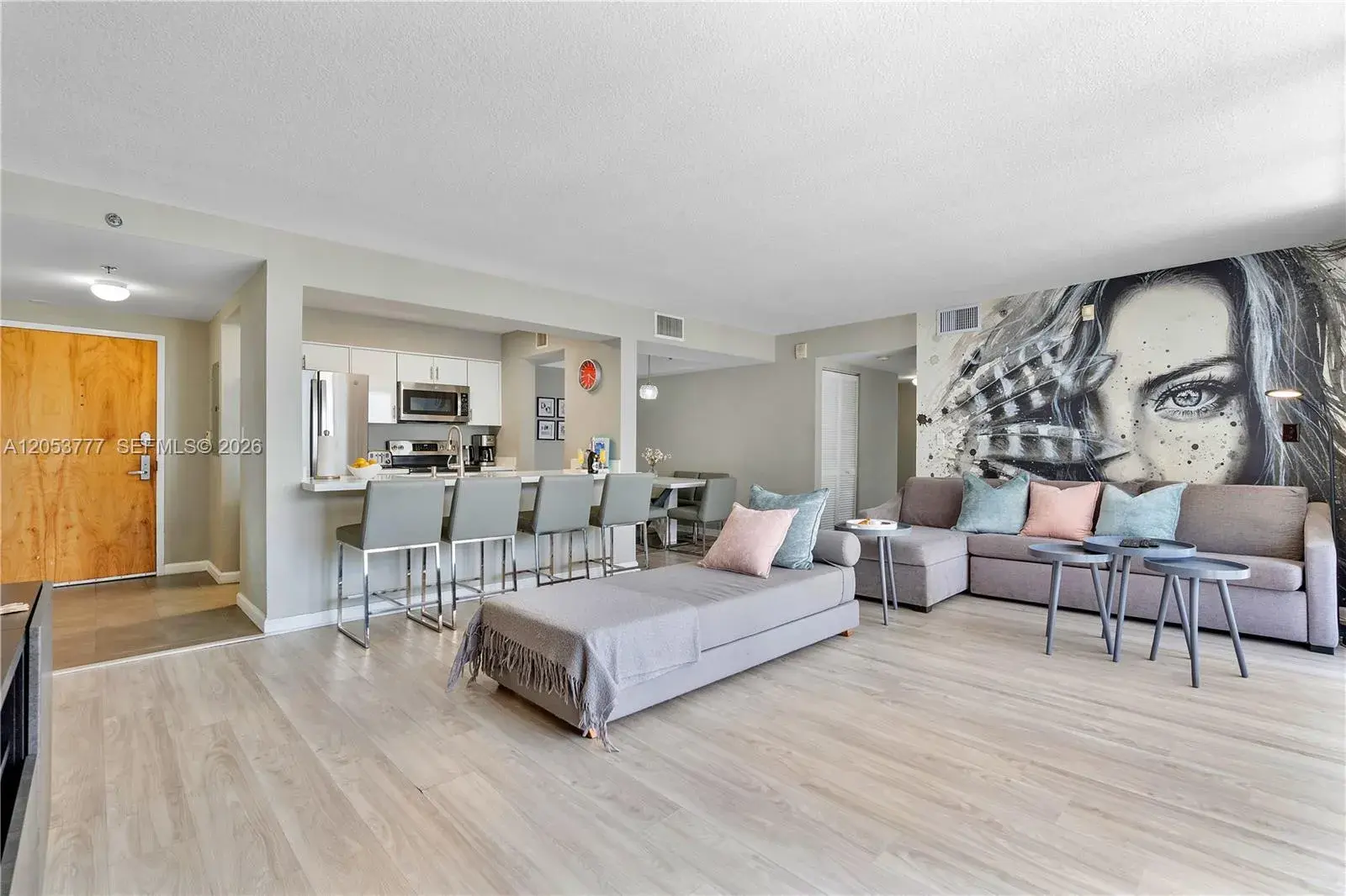 1200 Brickell Bay Dr # 2423, Miami FL 33131