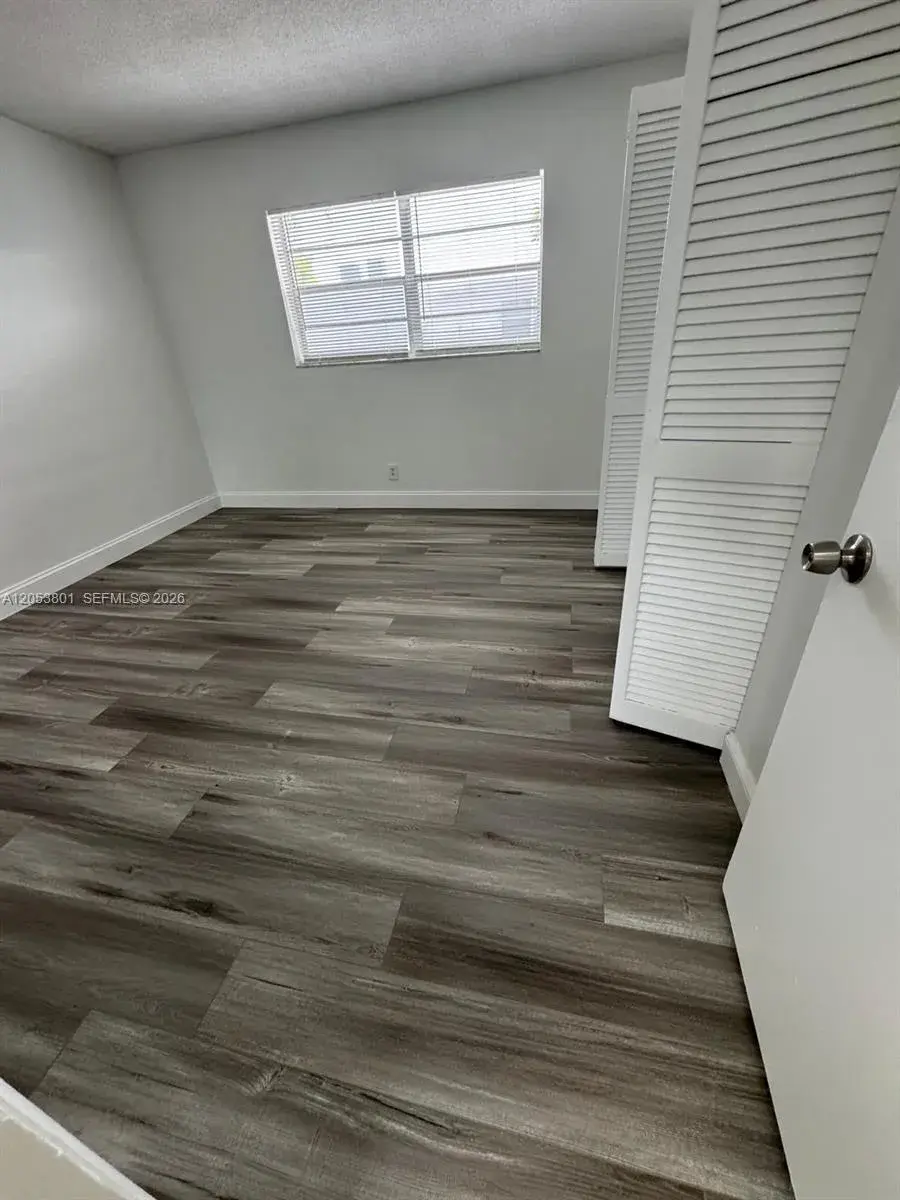 2435 Van Buren St APT 2B, Hollywood FL 33020