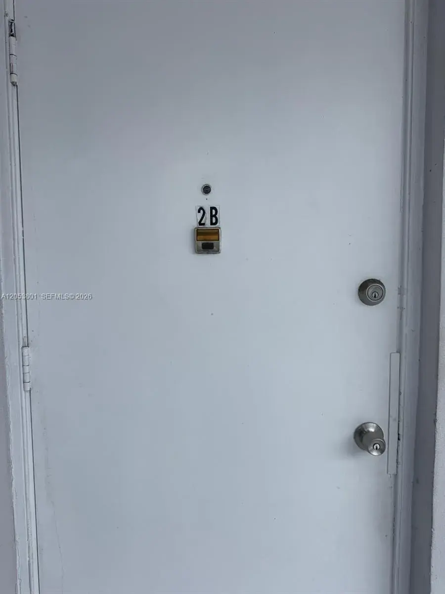 2435 Van Buren St APT 2B, Hollywood FL 33020