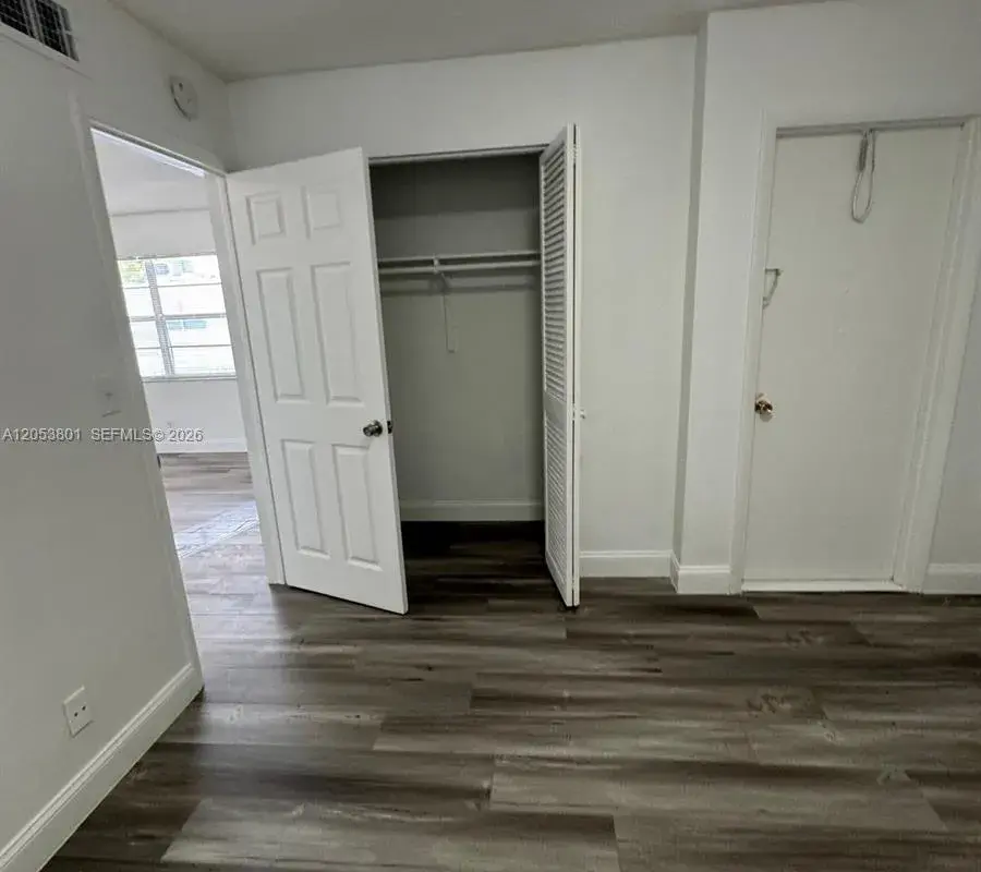 2435 Van Buren St APT 2B, Hollywood FL 33020