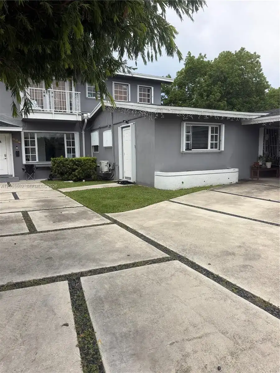 440-442 SW 81st Ave, Miami FL 33144 photo 2