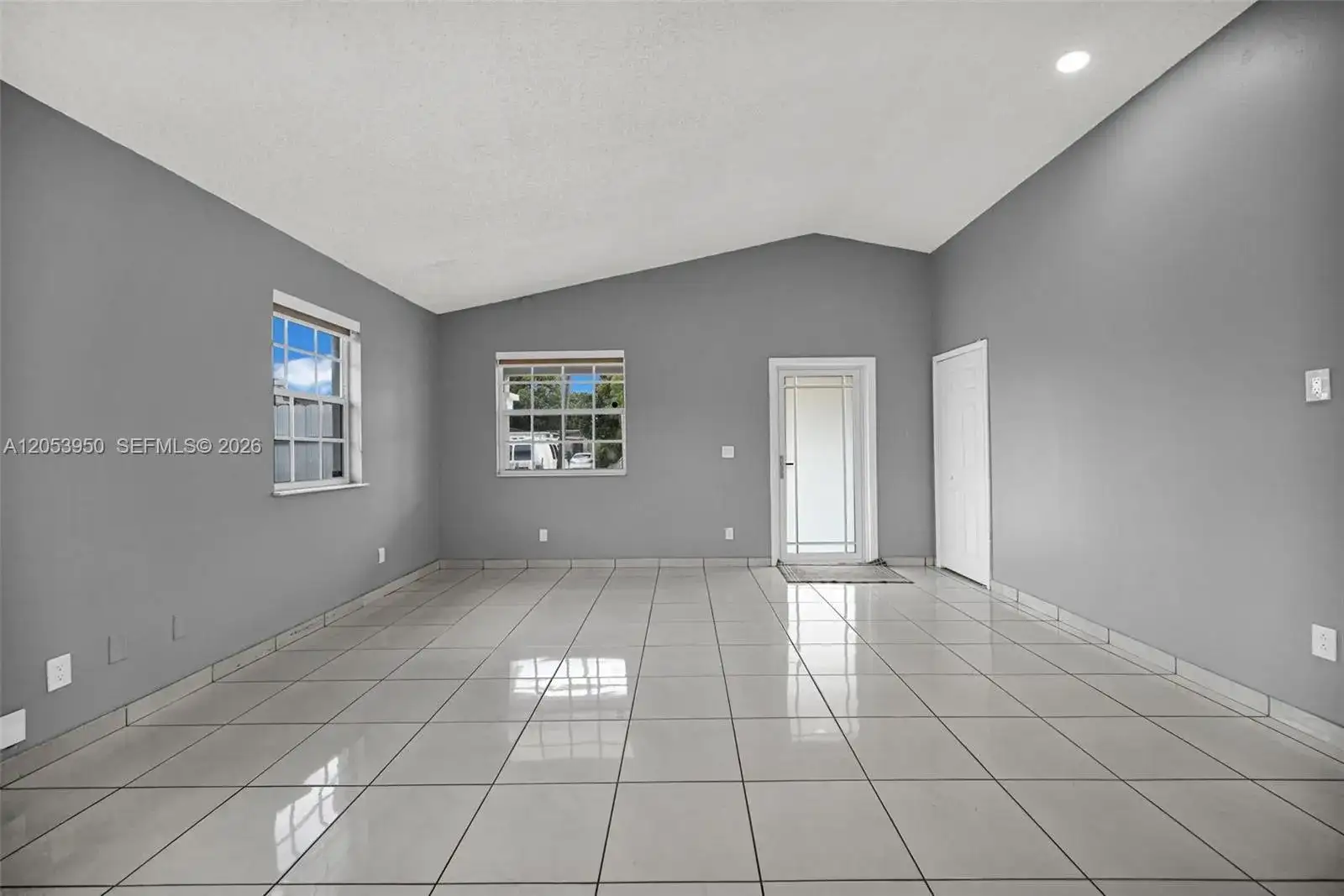 451 E 37th St, Hialeah FL 33013 photo 3