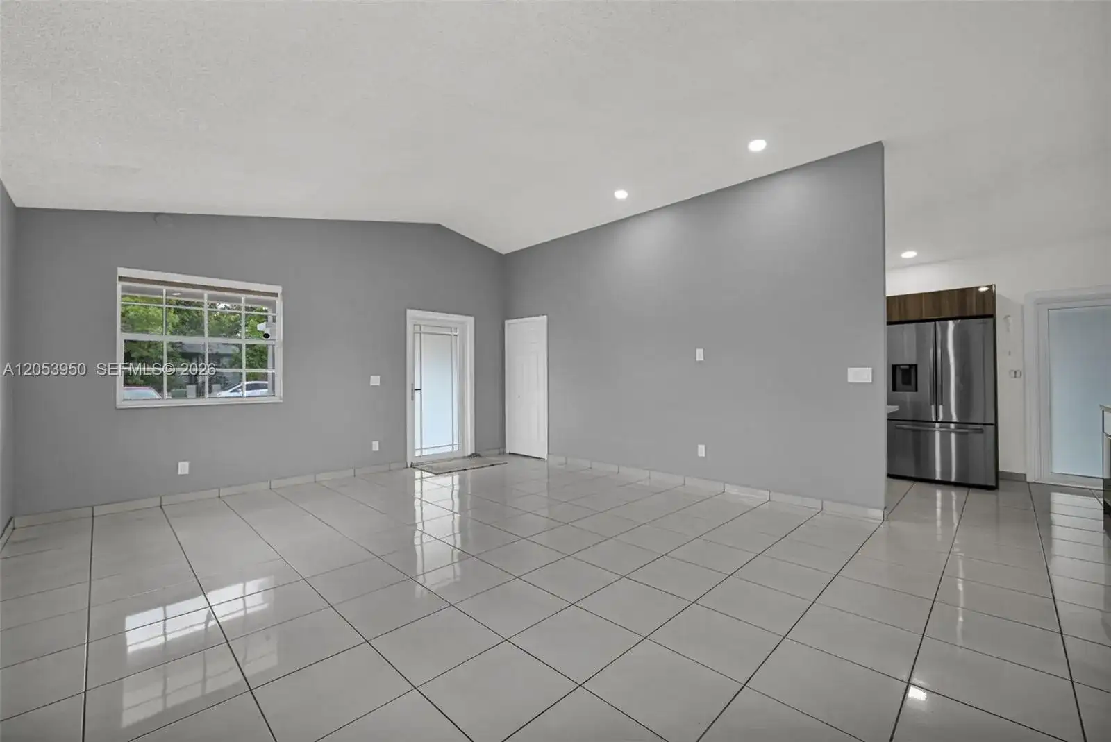 451 E 37th St, Hialeah FL 33013 photo 4