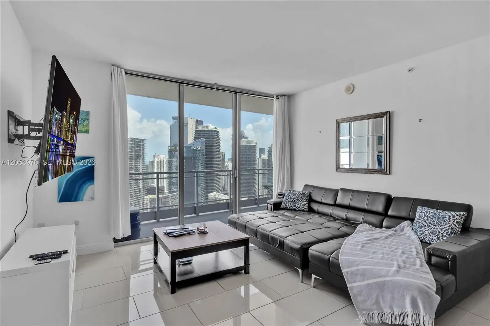 90 SW 3rd St # 4403, Miami FL 33130 photo 2
