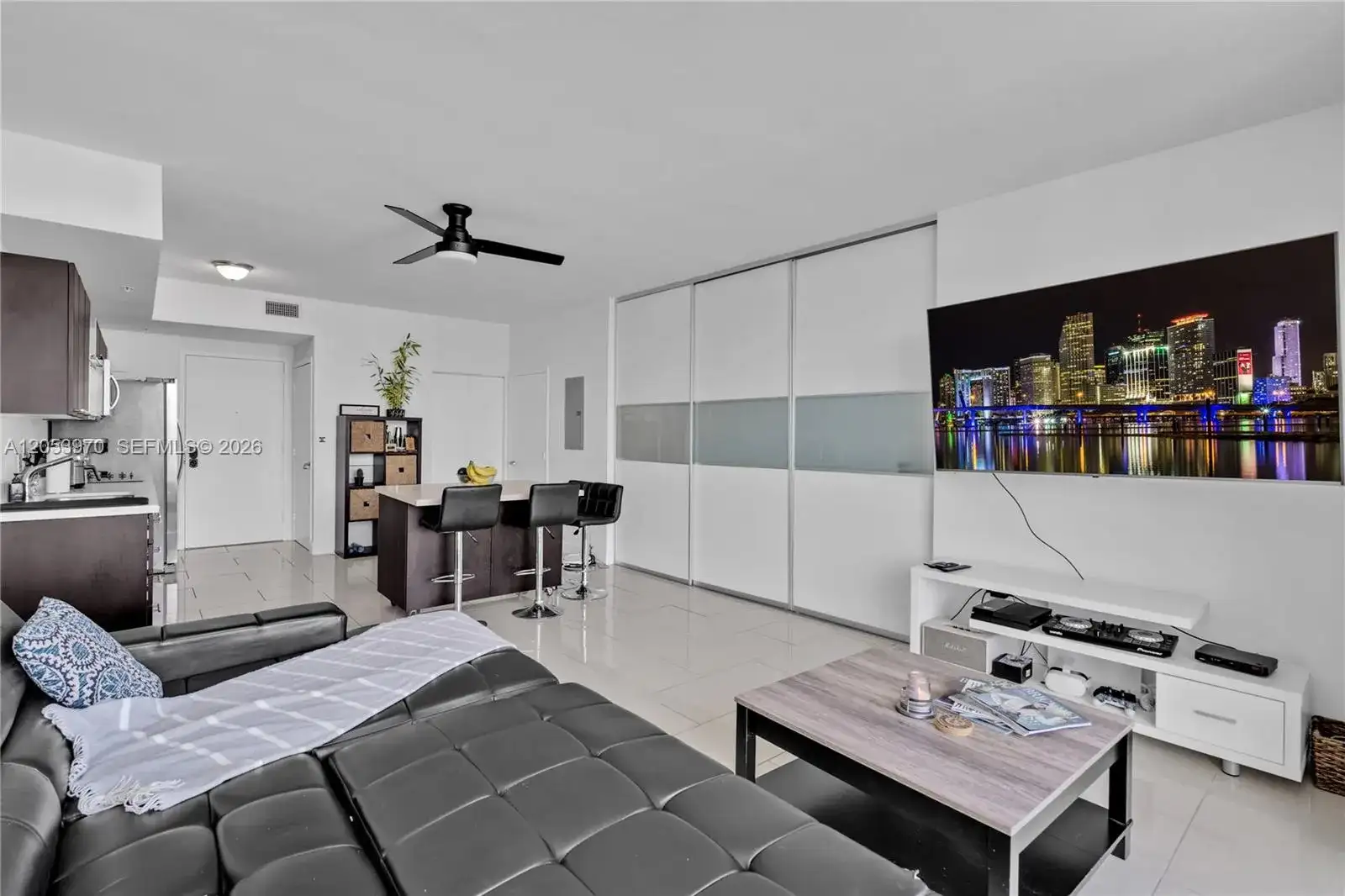 90 SW 3rd St # 4403, Miami FL 33130 photo 3