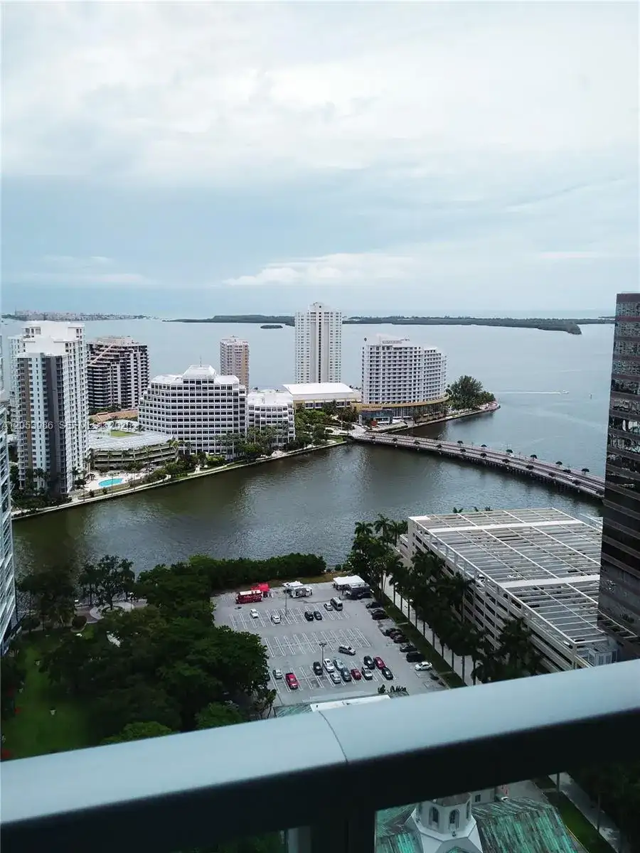 500 BRICKELL AVE # 3200, Miami FL 33131 photo 2