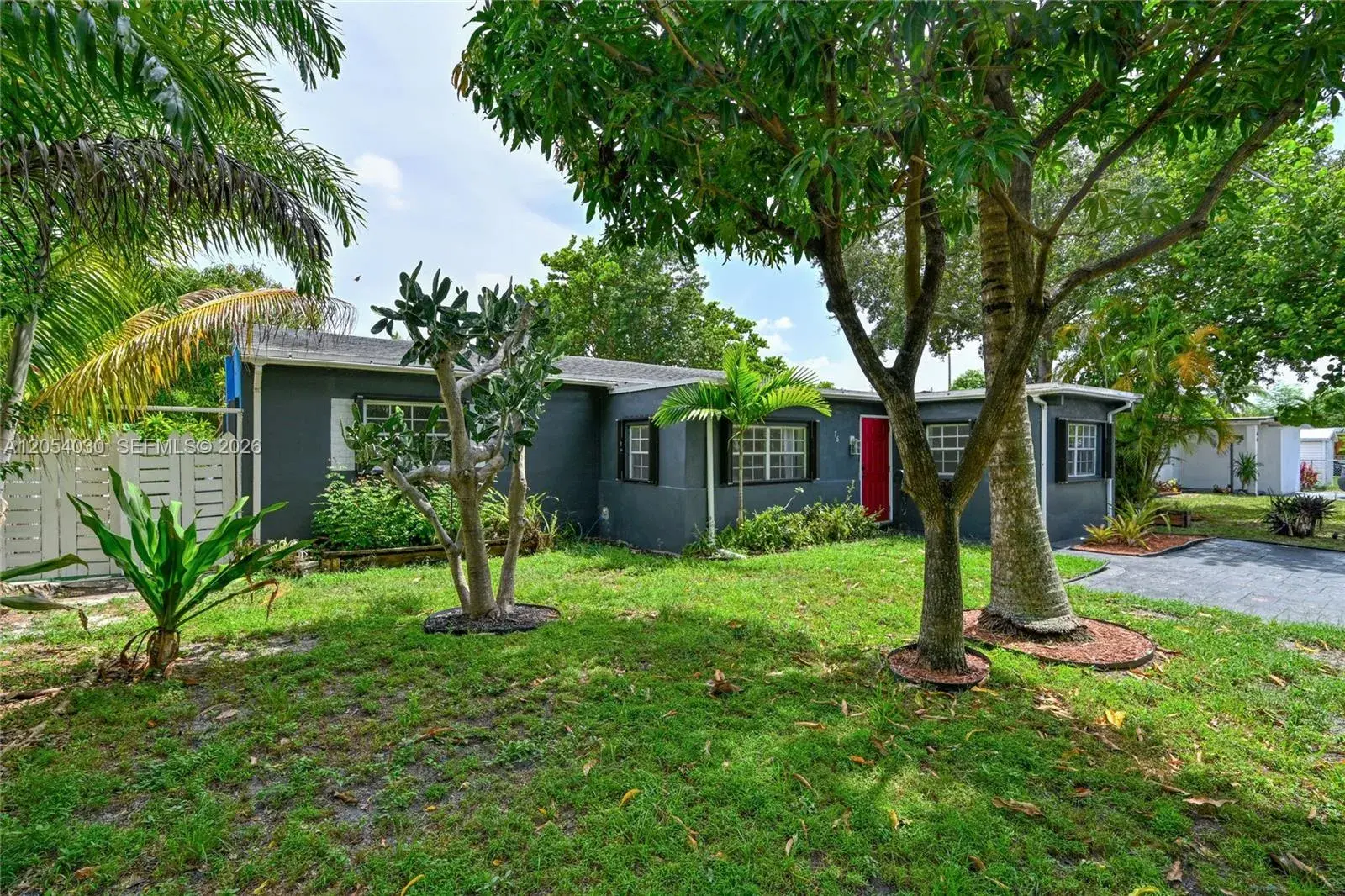 76 NE 170th St, North Miami Beach FL 33162