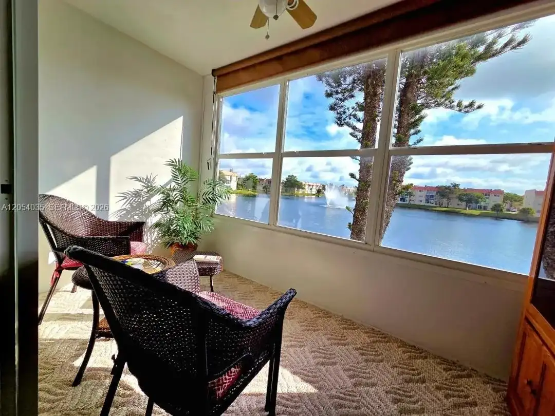 2950 W Sunrise Lakes Dr # 208, Sunrise FL 33322