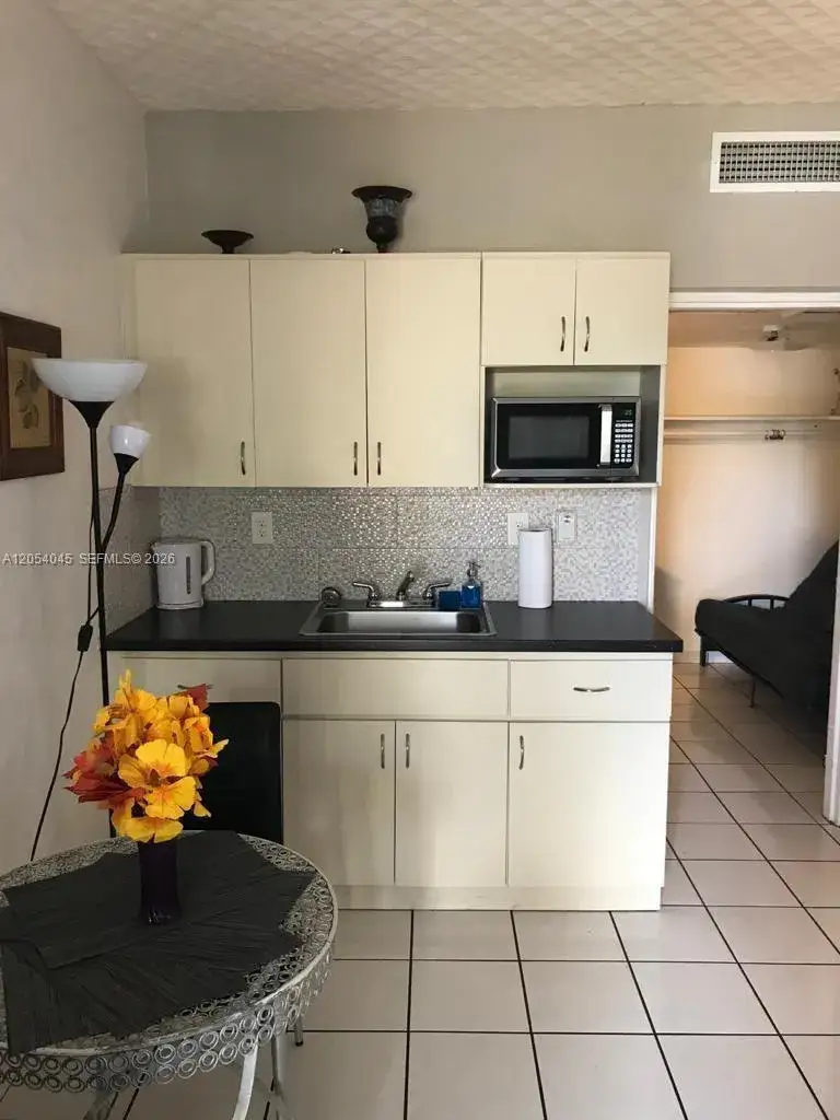 26 Diplomat Pkwy # 2233, Hallandale Beach FL 33009