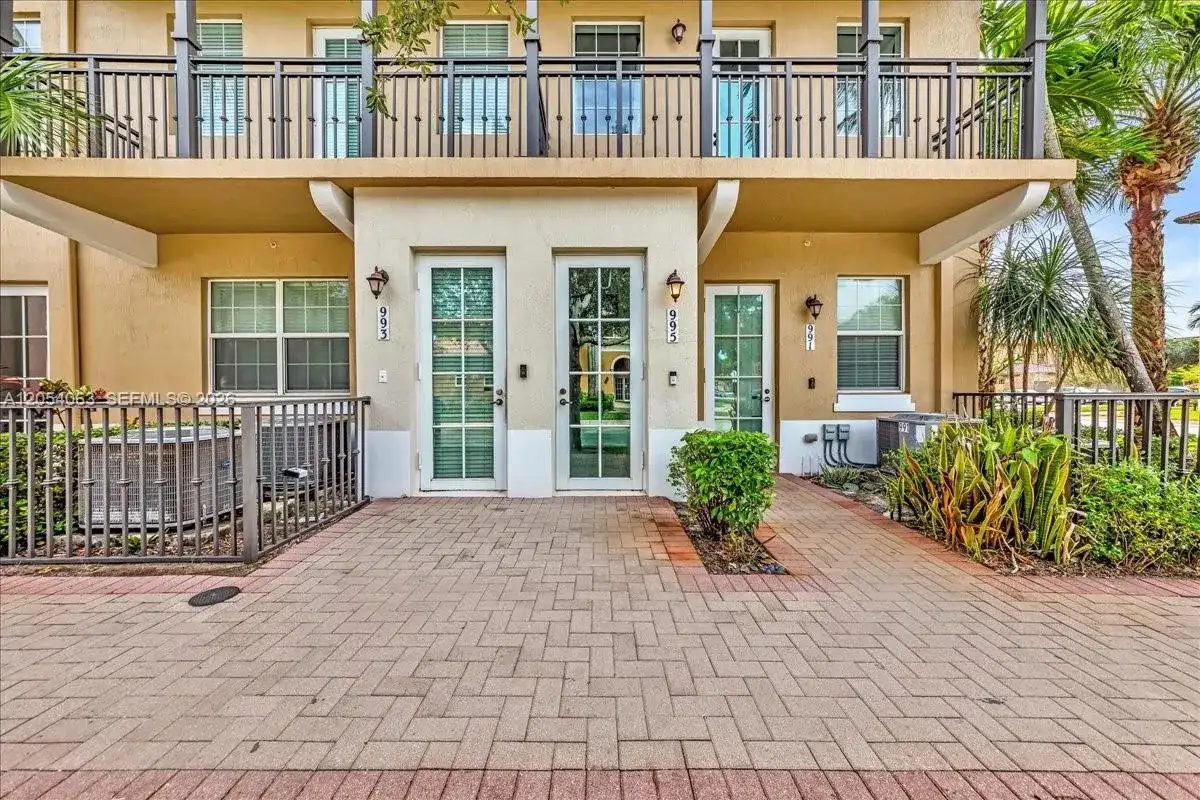 995 SW 147th Ave # 2514, Pembroke Pines FL 33027 photo 3