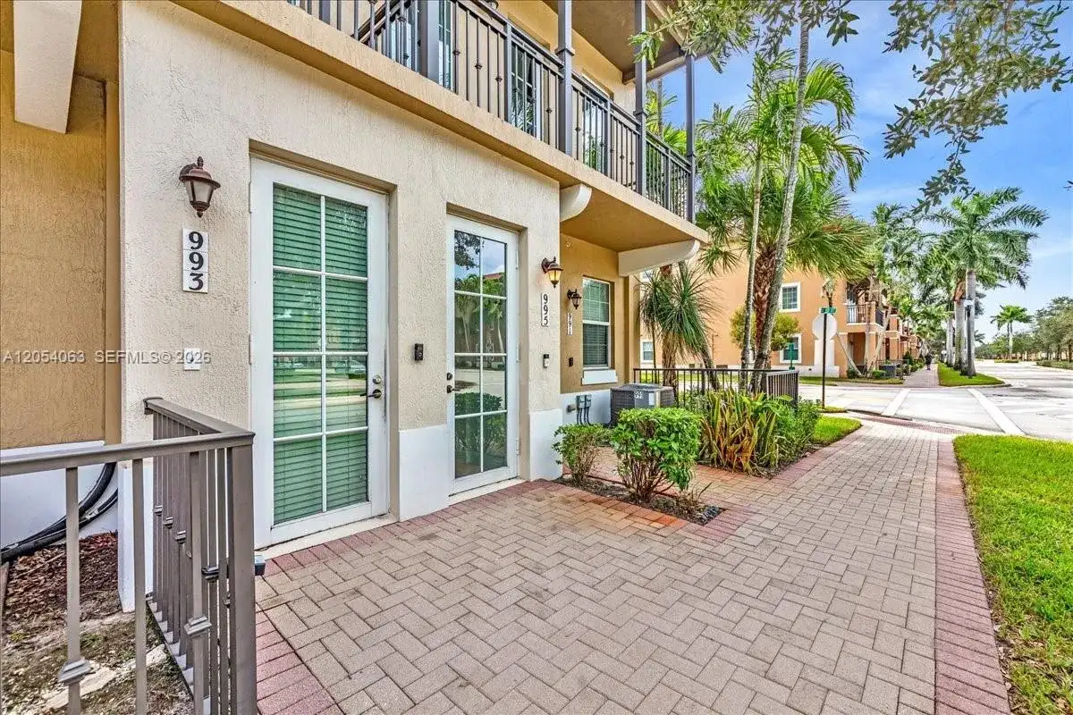 995 SW 147th Ave # 2514, Pembroke Pines FL 33027 photo 4
