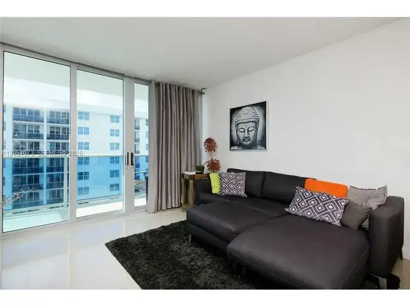 7501 E Treasure Dr # 8C, North Bay Village FL 33141 photo 3