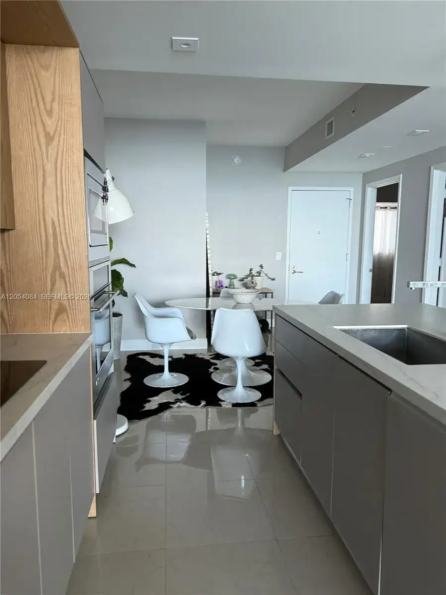 460 NE 28th St # 803, Miami FL 33137 photo 2