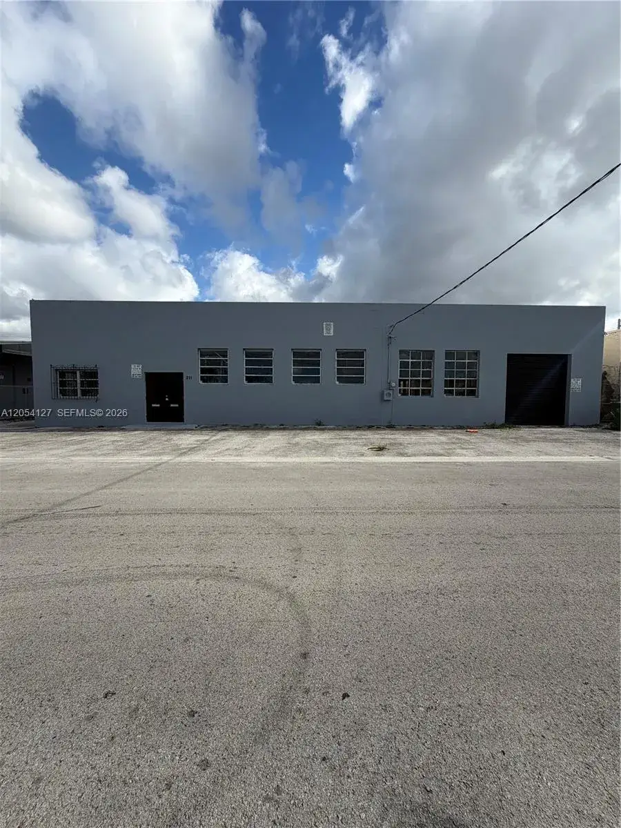 211 W 22nd St, Hialeah FL 33010