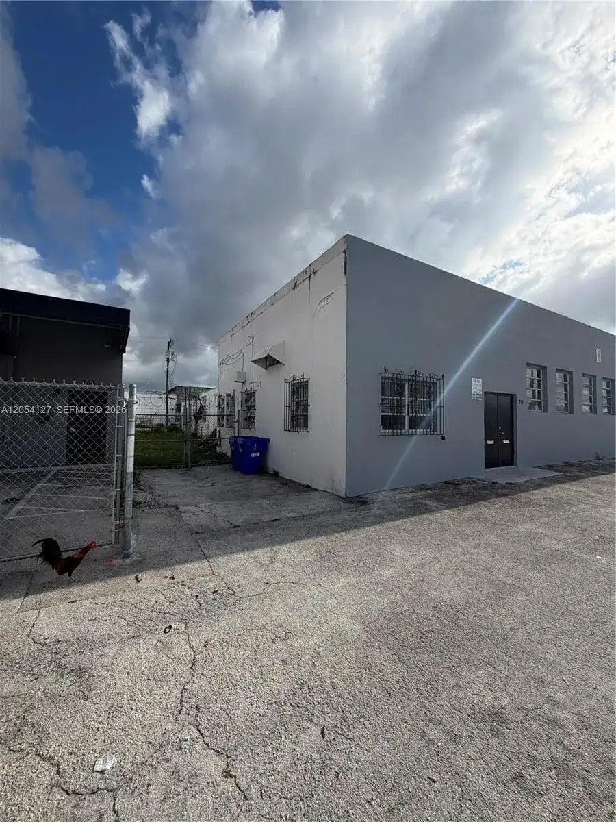 211 W 22nd St, Hialeah FL 33010 photo 2