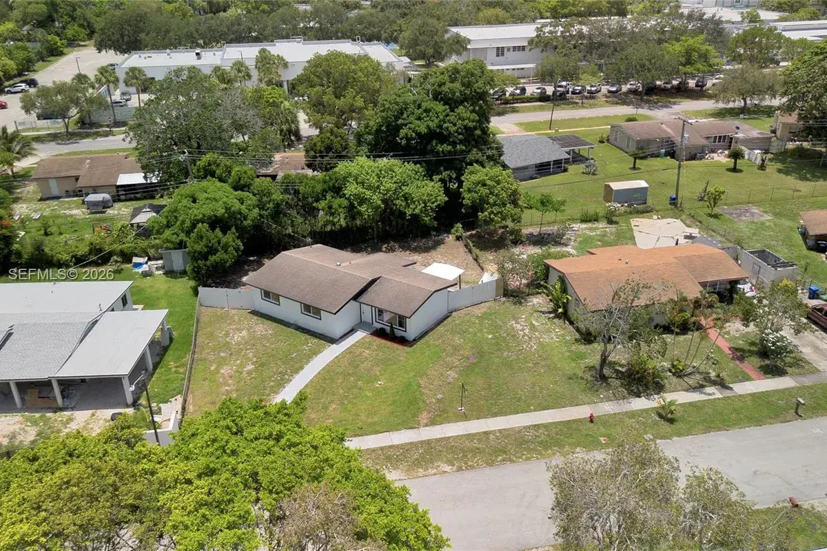 1218 NW 15th St, Fort Lauderdale FL 33311