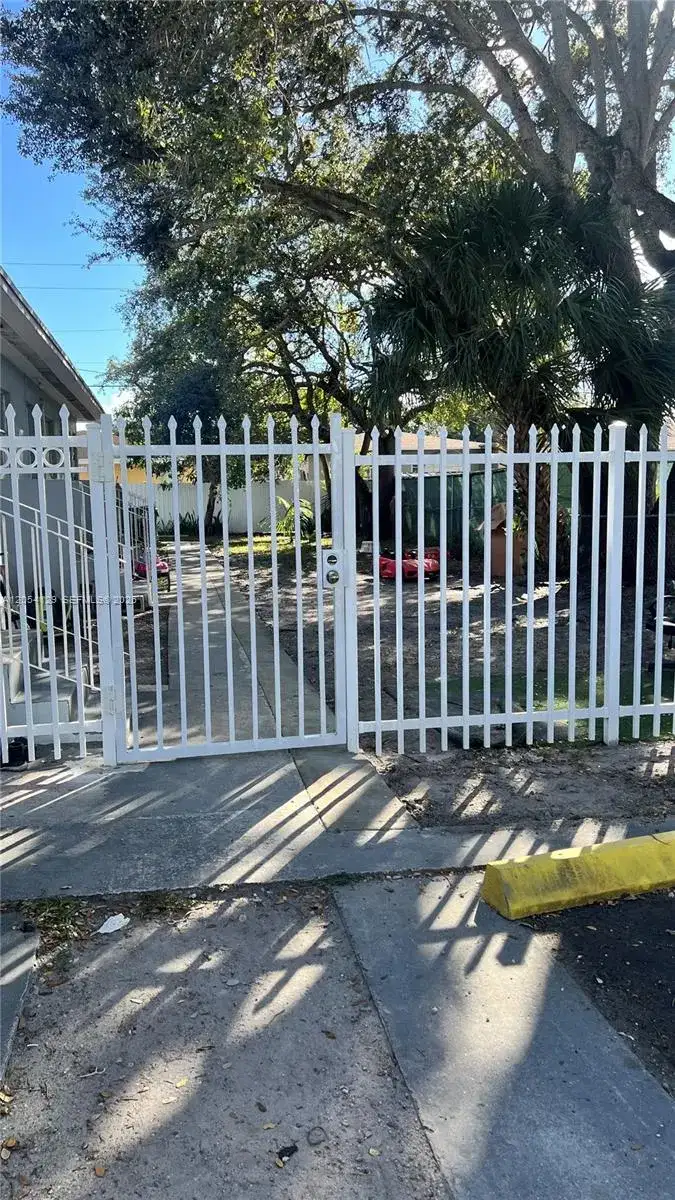 2560 WILMINGTON ST # 2, Opa-Locka FL 33054 photo 4