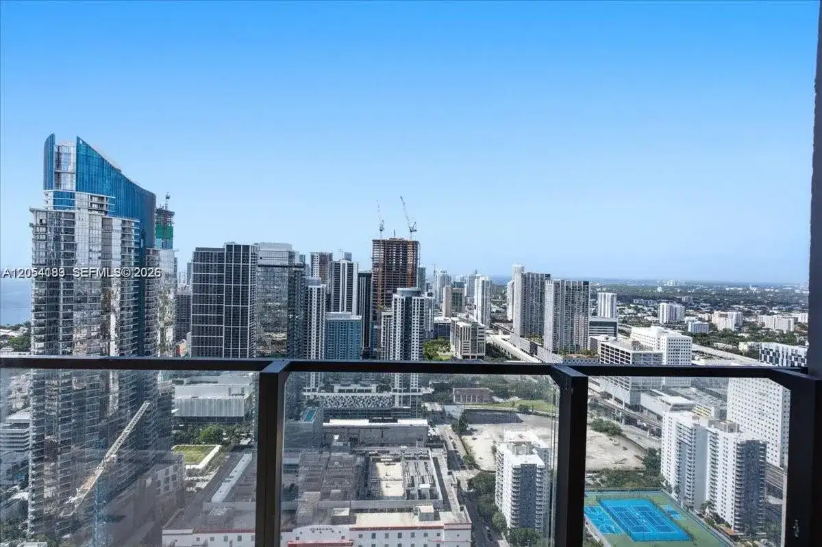 20 NE 11th St # B, Miami FL 33132 photo 2