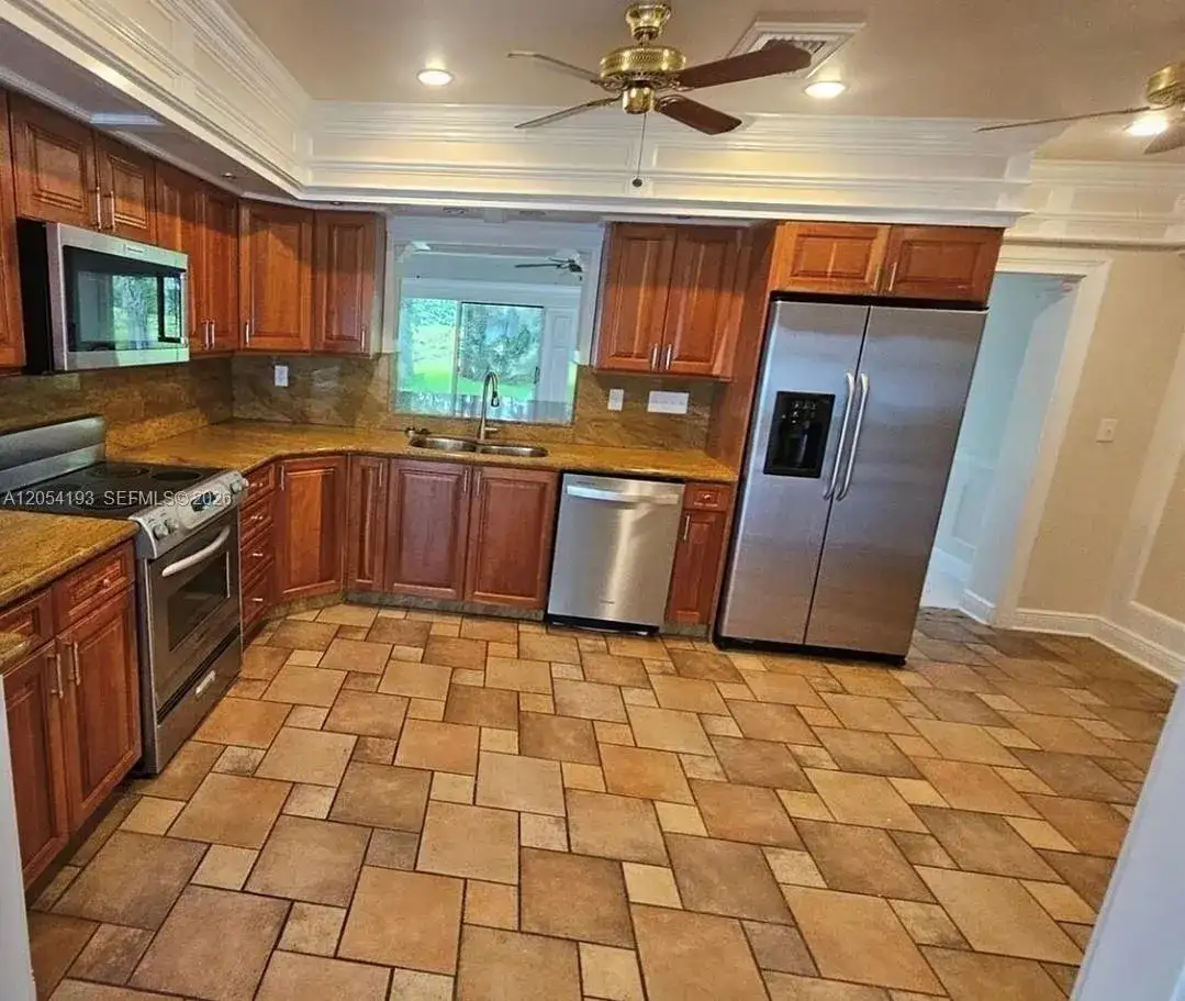 4602 King Palm Dr, Tamarac FL 33319 photo 2