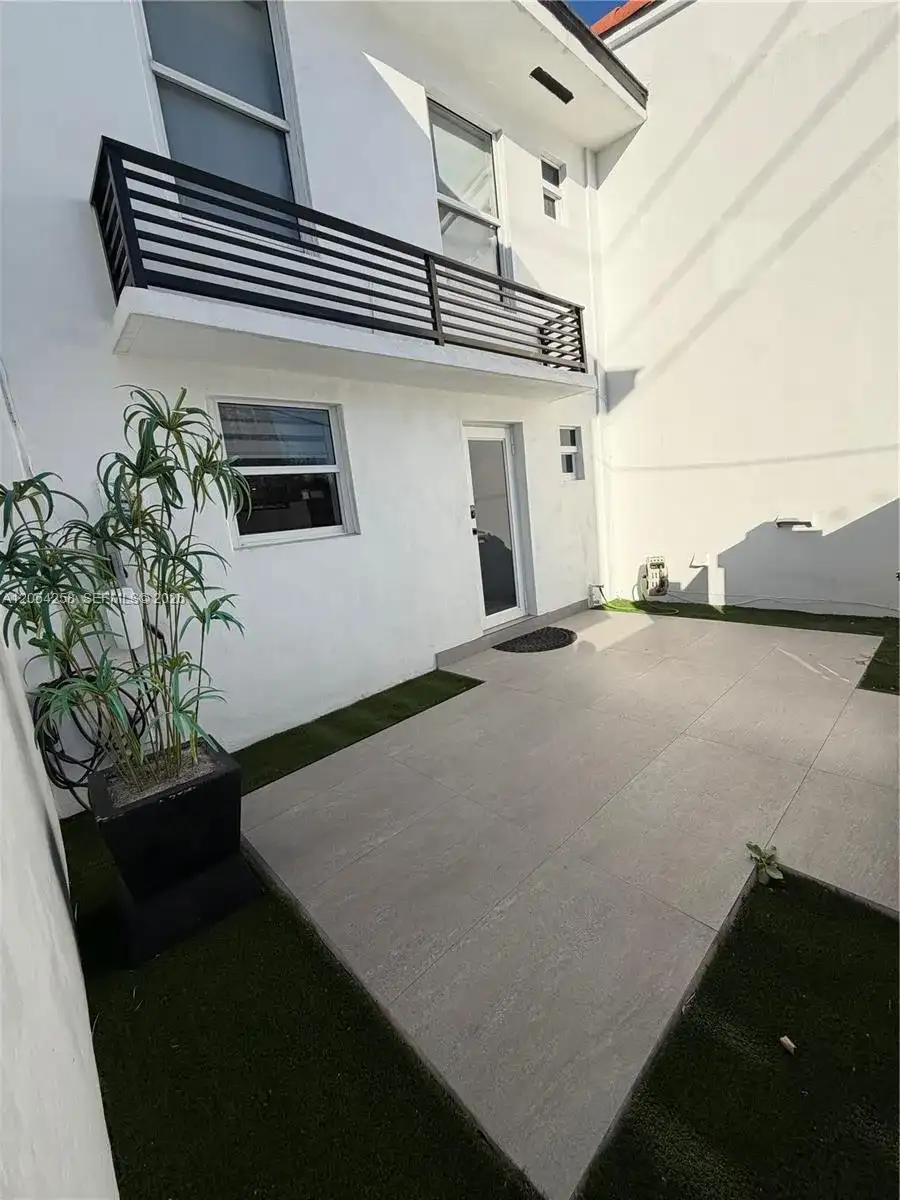 1955 NE 123rd St, North Miami FL 33181 photo 4