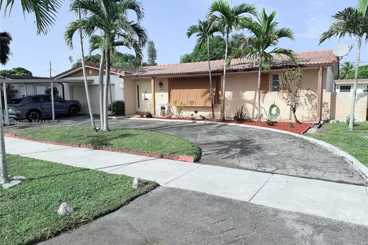 21105 NW Miami Ct, Miami Gardens FL 33169